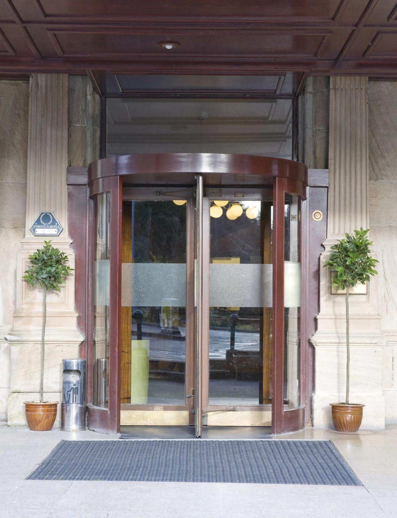 The Tarbet Hotel Exteriör bild