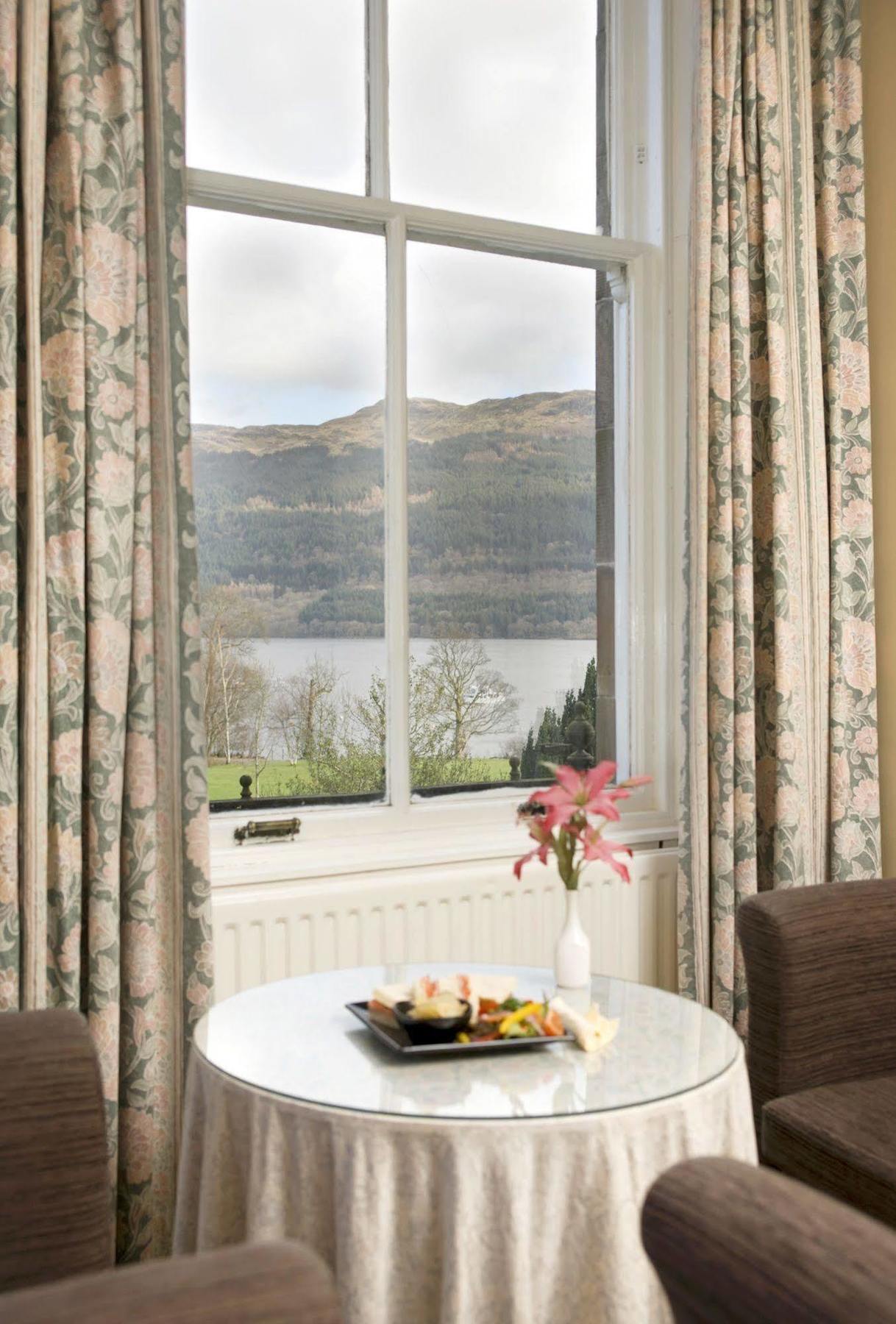 The Tarbet Hotel Exteriör bild
